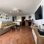 Salón comedor con chimenea